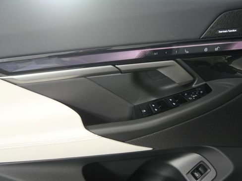 New 2026 BMW i5 eDrive40 w/ M Sport Package image 9