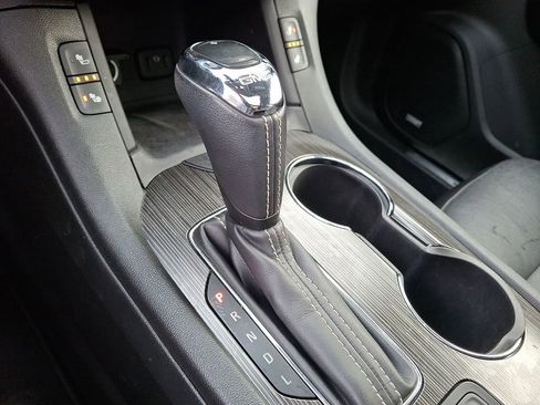 Used 2017 GMC Acadia SLT image 13