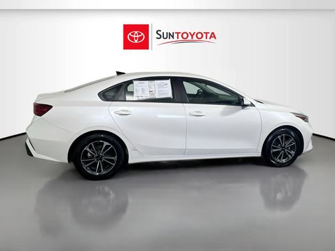 Used 2023 Kia Forte LXS image 2