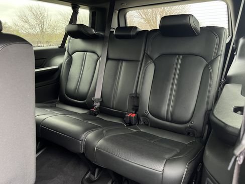 Used 2023 Jeep Wagoneer L 4WD w/ Rear Seat Video Group 1 image 38