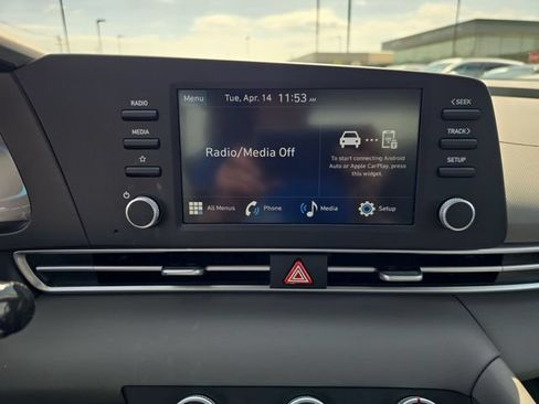 Used 2025 Hyundai Elantra SE FWD image 16