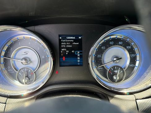 Used 2013 Chrysler 300 S RWD image 8