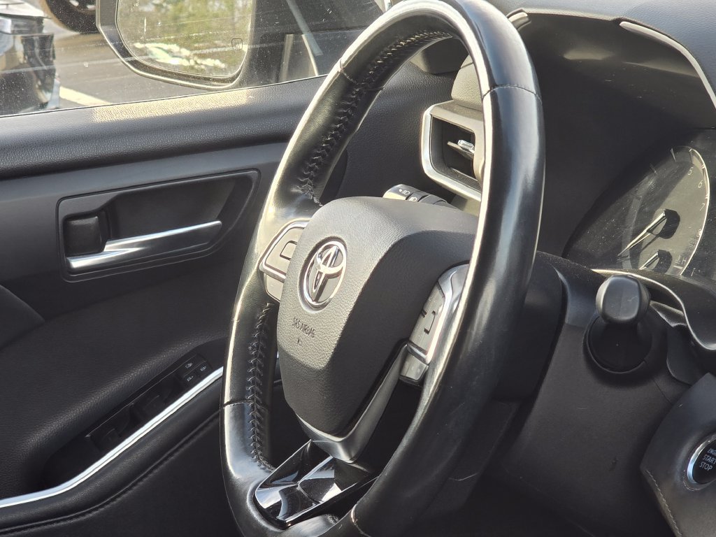 Certified 2021 Toyota Highlander XLE FWD image 18