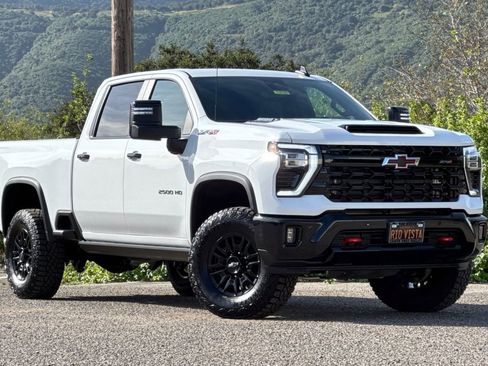 Certified 2025 Chevrolet Silverado 2500 ZR2 w/ Technology Package AWD/4WD image 2