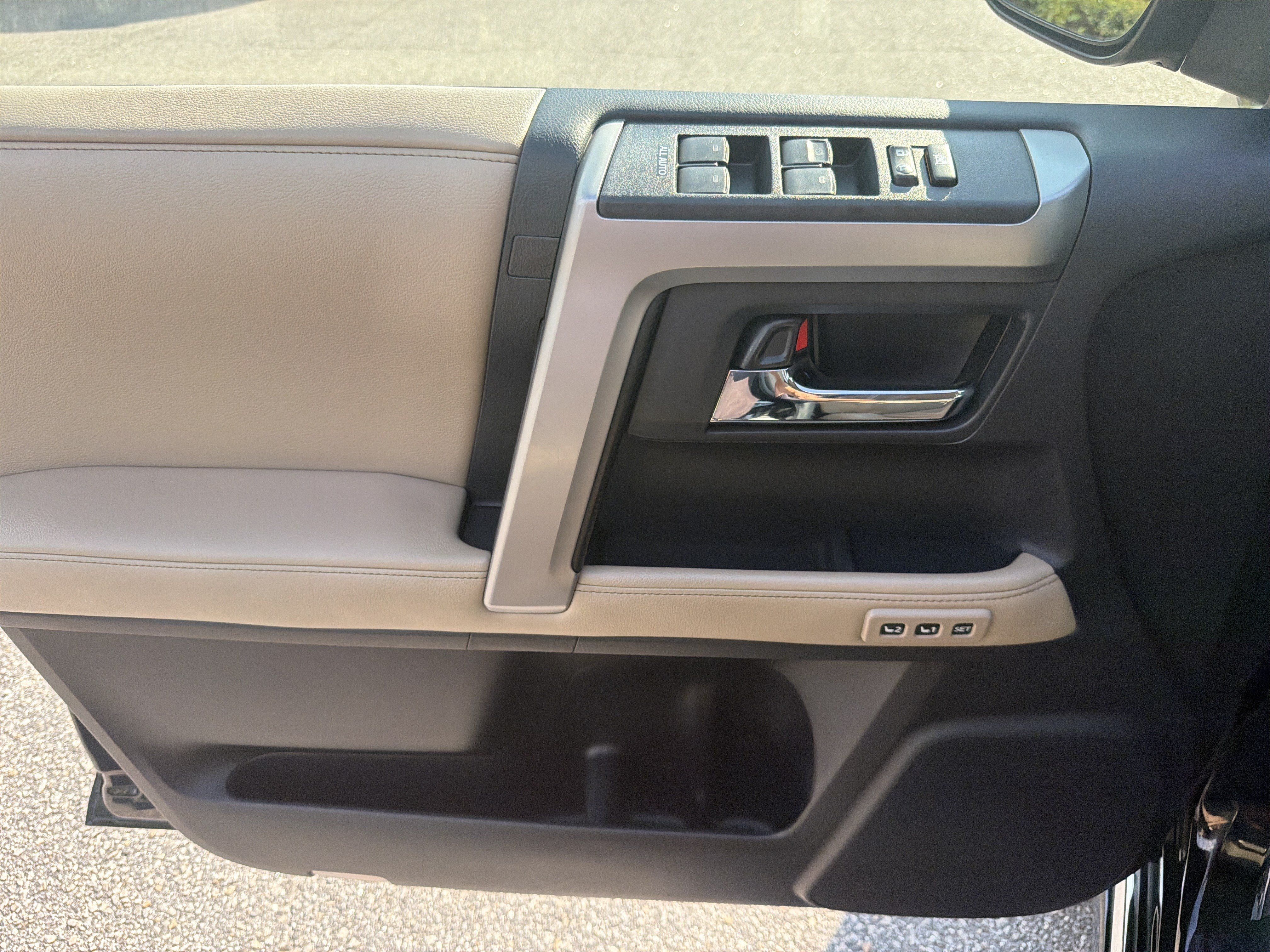 Used 2015 Toyota 4Runner Limited AWD/4WD image 19