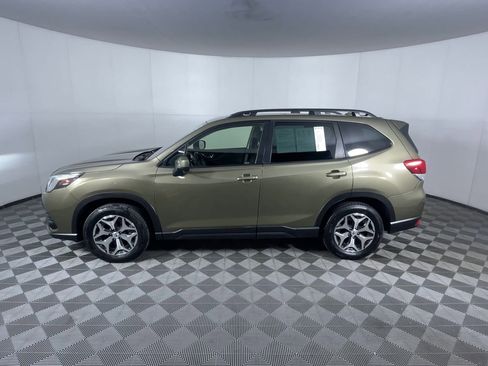 Used 2023 Subaru Forester Premium image 5