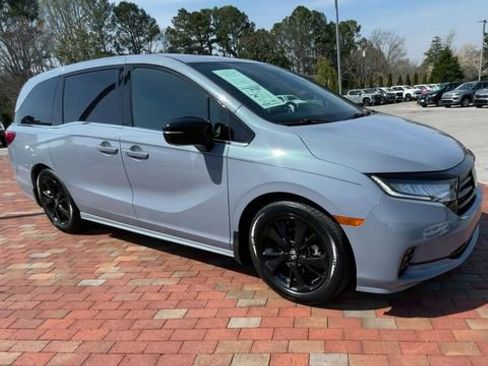 Used 2023 Honda Odyssey Sport image 3