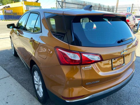 Used 2018 Chevrolet Equinox LS FWD image 2