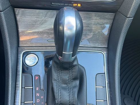 Used 2017 Volkswagen Passat 1.8T SE w/ SE Lighting Package image 13