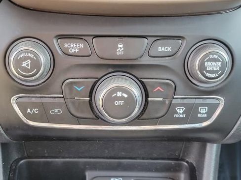 Used 2015 Jeep Cherokee Sport w/ Cold Weather Group AWD/4WD image 27