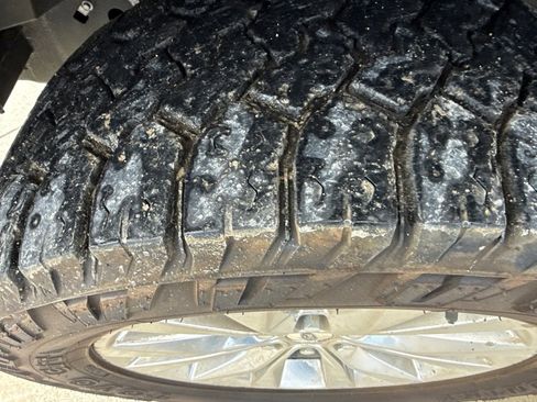 Used 2015 Ford F150 Lariat w/ Equipment Group 502A Luxury image 4