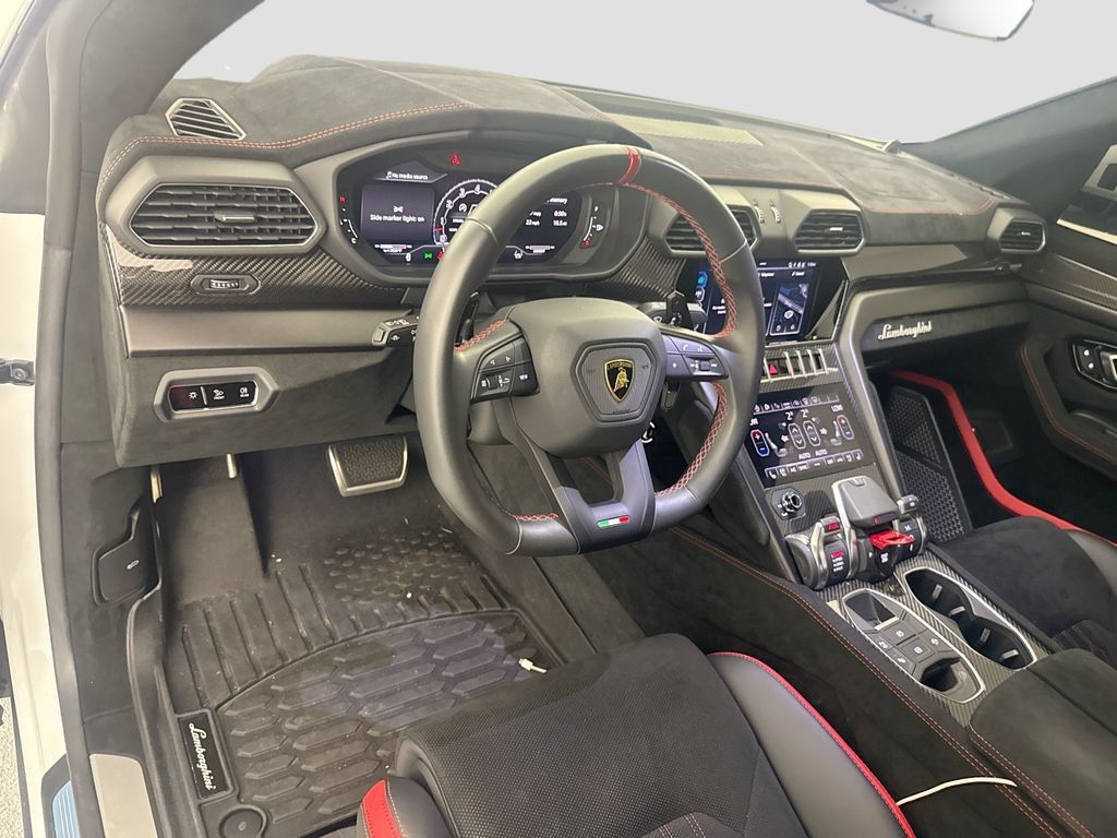 Used 2024 Lamborghini Urus Performante AWD/4WD image 9