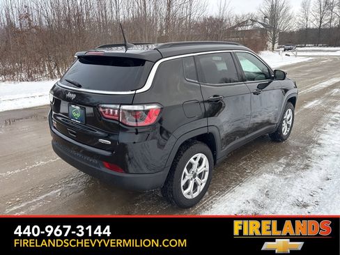 Used 2025 Jeep Compass Latitude w/ Sun & Sound Group image 5