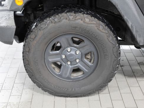 Used 2017 Jeep Wrangler Unlimited Sport w/ Connectivity Group image 12