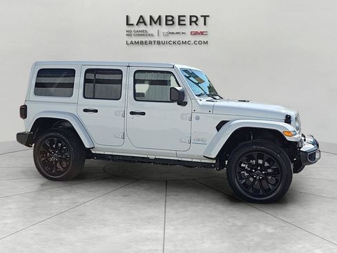 Used 2024 Jeep Wrangler Unlimited Sahara AWD/4WD image 11