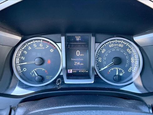 Used 2016 Toyota Tacoma Limited image 24