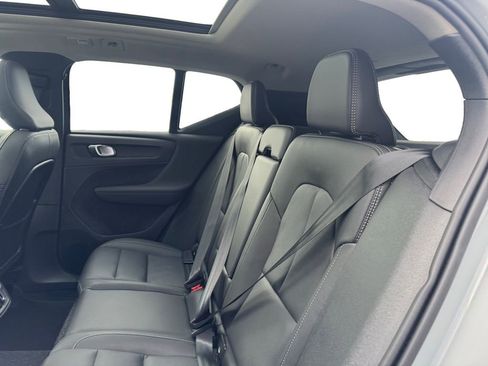 Certified 2025 Volvo XC40 B5 Plus image 7