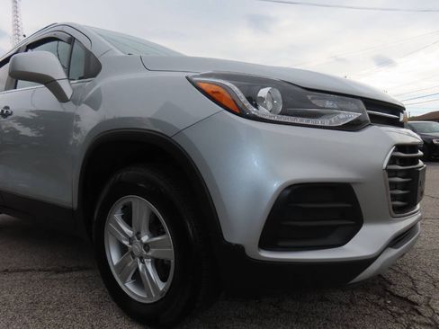 Used 2020 Chevrolet Trax LT w/ LT Convenience Package AWD/4WD image 19