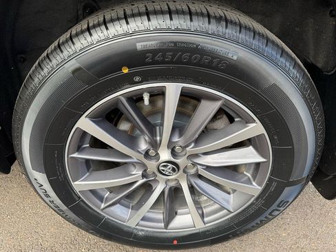 Used 2018 Toyota Highlander XLE image 11