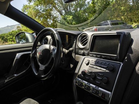 Used 2011 Nissan GT-R Premium AWD/4WD image 33
