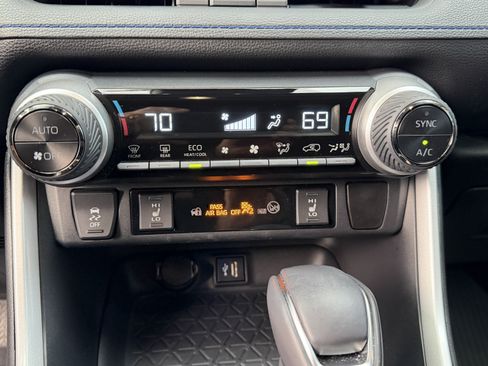 Used 2024 Toyota RAV4 XSE w/ Weather Package AWD/4WD image 27
