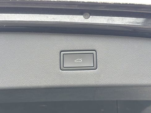 Used 2024 Volkswagen Tiguan SE R-Line image 16