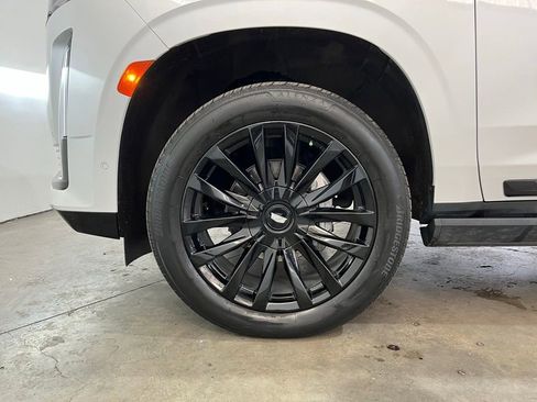 Used 2023 Cadillac Escalade ESV Premium Luxury w/ Performance Package AWD/4WD image 16