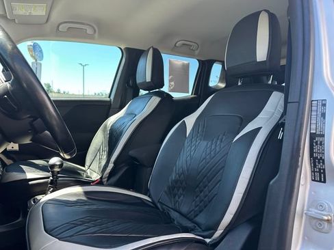 Used 2016 Jeep Renegade Latitude w/ Cold Weather Group FWD image 10