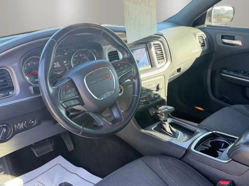 Used 2019 Dodge Charger SXT RWD image 10