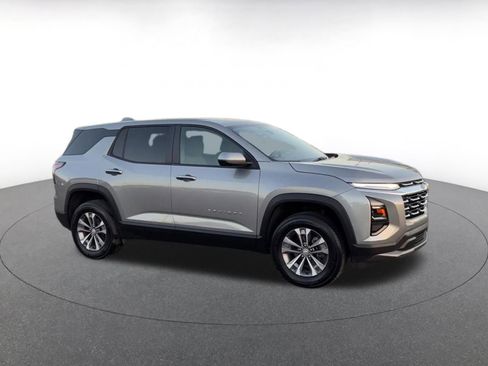Used 2025 Chevrolet Equinox LT FWD image 2