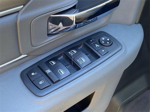 Used 2020 RAM 1500 Classic SLT w/ Luxury Group image 14