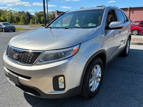 Used 2015 Kia Sorento LX image 1