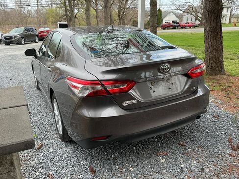 Used 2020 Toyota Camry LE image 7