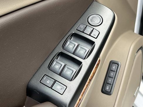 Used 2017 Chevrolet Suburban Premier AWD/4WD image 30