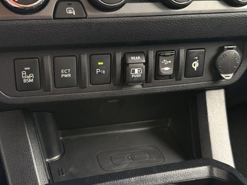 Used 2019 Toyota Tacoma TRD Sport w/ Technology Package image 22