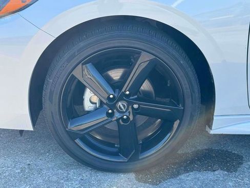 Used 2024 Nissan Sentra SR w/ SR Premium Package image 5