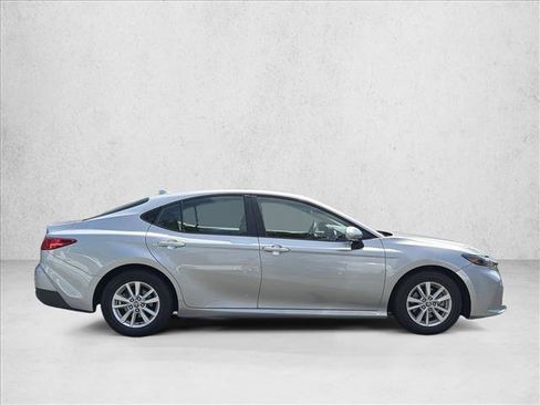 Used 2025 Toyota Camry LE FWD image 4