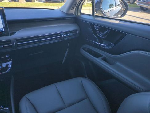 New 2026 Lincoln Corsair Reserve image 17