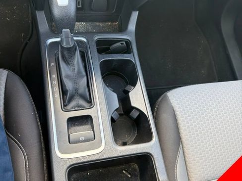 Used 2017 Ford Escape SE AWD/4WD image 9