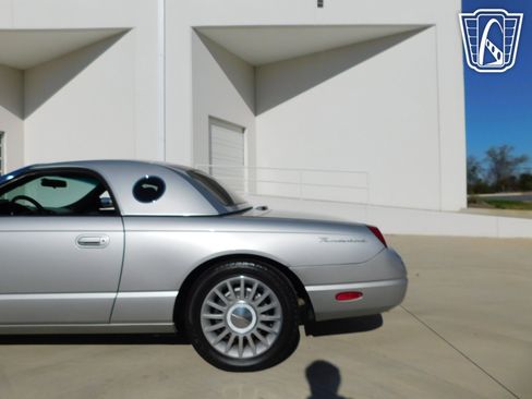 Used 2004 Ford Thunderbird image 16