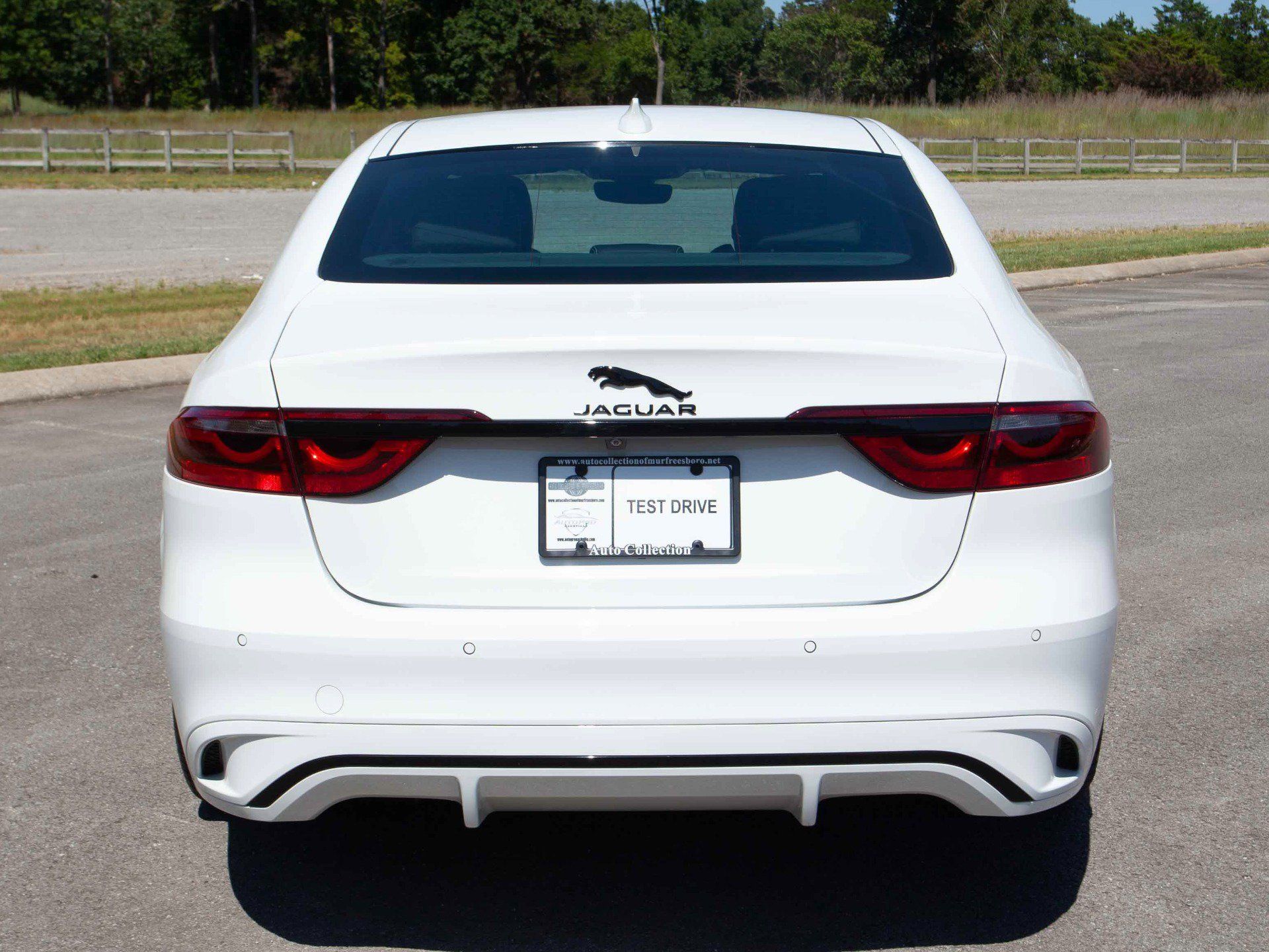 Used 2024 Jaguar XF R-Dynamic SE AWD/4WD image 5