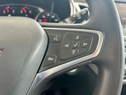 Used 2022 Chevrolet Equinox LS w/ LS Convenience Package image 18