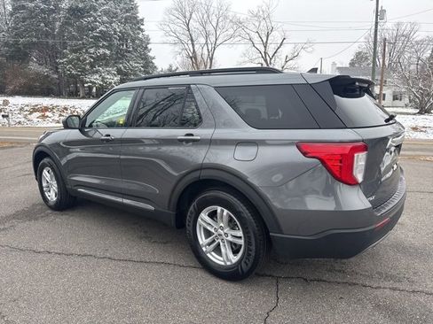 Certified 2022 Ford Explorer XLT w/ Equipment Group 202A image 5