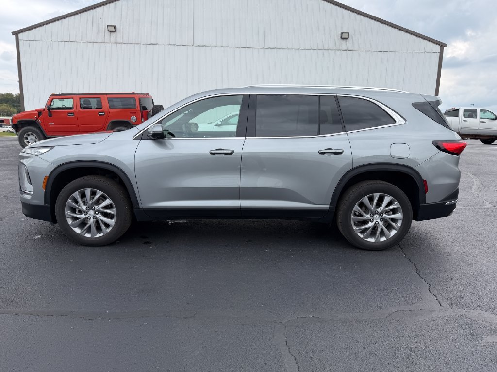 Used 2025 Buick Enclave Preferred AWD/4WD image 8