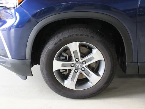 Used 2025 Honda Pilot EX-L image 4