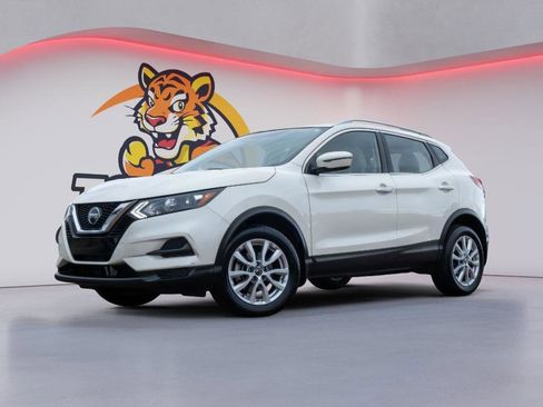 Used 2020 Nissan Rogue Sport SV image 1