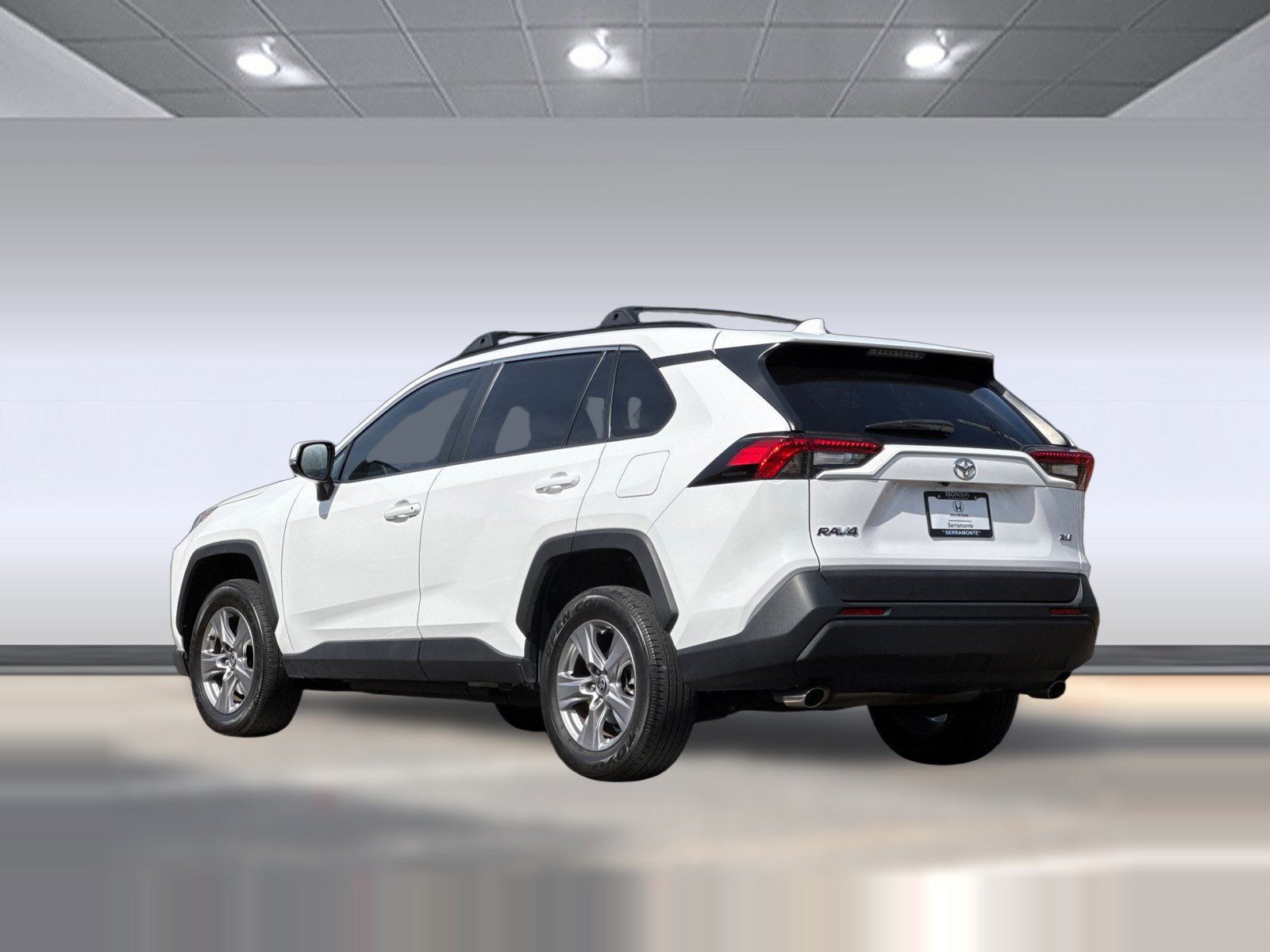 Used 2023 Toyota RAV4 XLE w/ Convenience Package FWD image 3