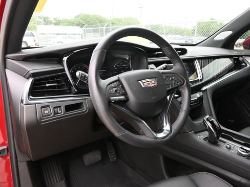 Used 2024 Cadillac XT6 Premium Luxury w/ LPO, Floor Liner Package FWD image 17