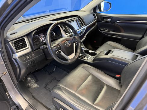 Used 2014 Toyota Highlander Limited Platinum AWD/4WD image 12