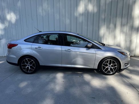 Used 2017 Ford Focus SEL w/ Cold Weather Package FWD image 2